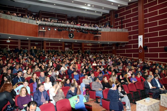 Akşehir’de “Hayat Kime Güzel” isimli tiyatro sahnelendi