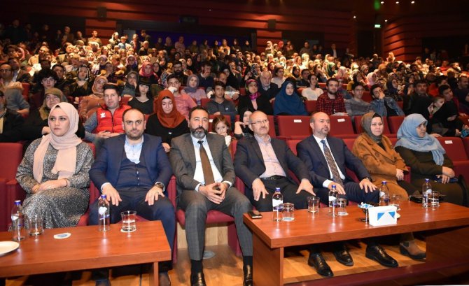 Çanakkale’nin yiğitleri dua ve şiirlerle anıldı