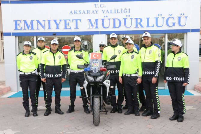 Aksaray’da trafik polisleri yeni kıyafetleriyle görevde