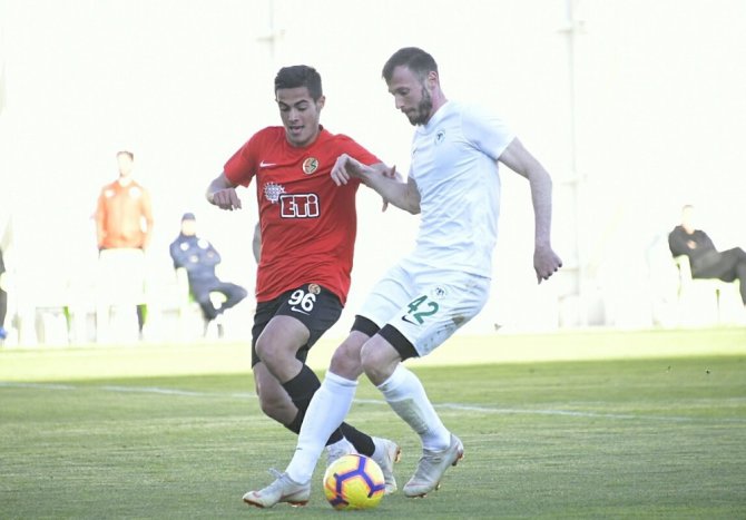 Atiker Konyaspor özel maçta Eskişehirspor’la 1-1 berabere kaldı