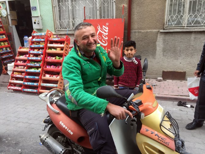 Otomobilin motoruna giren kedi, yakalanması bulunan otomobili ele verdi