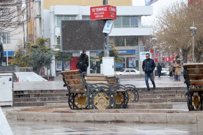 Aksaray’da kar yağışı