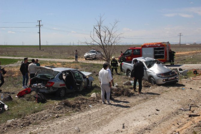 Otomobil pikaba çarptı: 1 ölü, 5 yaralı