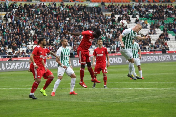 Spor Toto Süper Lig: Atiker Konyaspor: 1 - Demir Grup Sivasspor: 1 (İlk yarı)