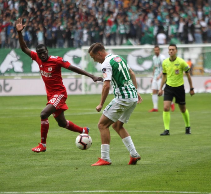 Spor Toto Süper Lig: Atiker Konyaspor: 1 - Demir Grup Sivasspor: 1 (İlk yarı)