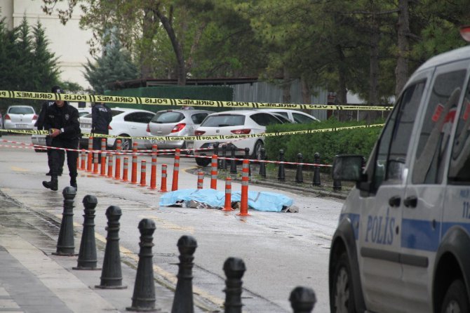 Konya’da 42. kattan ölüme atladı