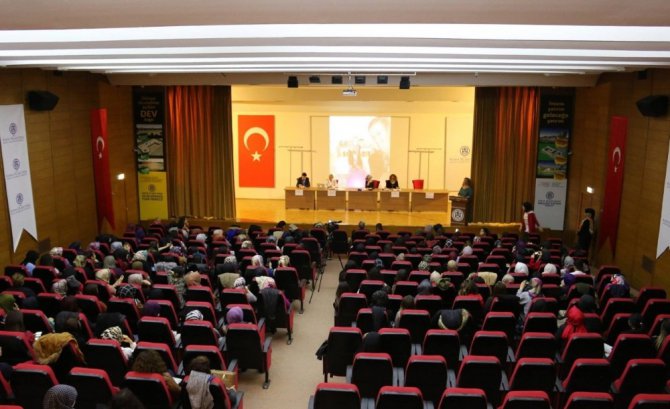 KTO Karatay’da ‘Ebeler Haftası’ ile ilgili panel düzenlendi