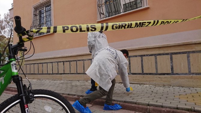 Konya’da 4 yaşındaki çocuğun 5. kattan düşme anı güvenlik kamerasında