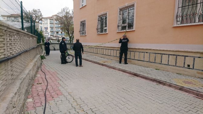 Konya’da 4 yaşındaki çocuğun 5. kattan düşme anı güvenlik kamerasında