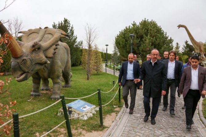 Başkan Kavuş: “Meram’da yeşil, eski ihtişamlı rengine dönecek”