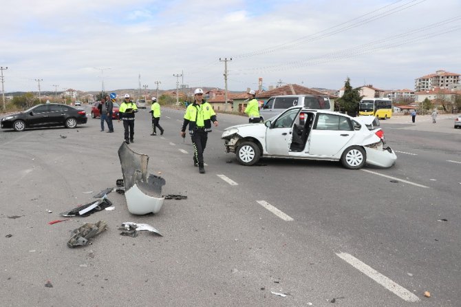 Aksaray’da tır ile otomobil çarpıştı: 3 ağır yaralı