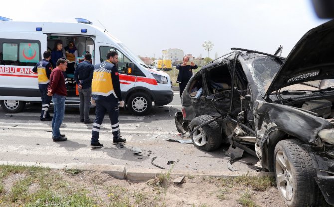 Aynı marka iki cip çarpıştı: 2 ağır yaralı