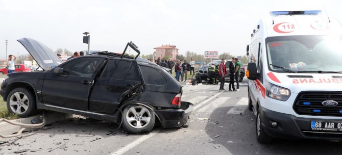 Aynı marka iki cip çarpıştı: 2 ağır yaralı