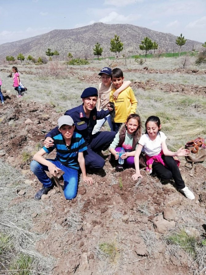 Beyşehir Jandarma Hatıra Ormanında fidan dikme etkinliği