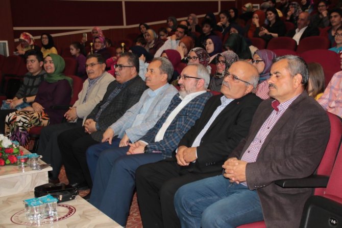 Akşehir’de Yazar Bekir Develi’den ‘Anadolu İrfanı’ konferansı