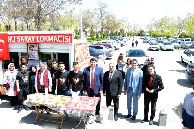 Polonya’da öldürülen Furkan Kocaman anısına lokma dağıtıldı