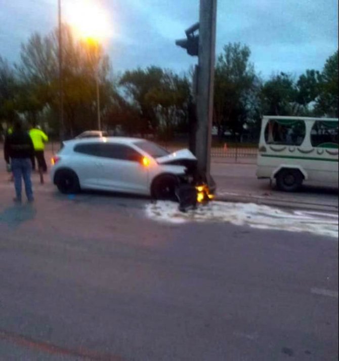 Konya’da kontrolden çıkan otomobil direğe çarptı: 1 ölü