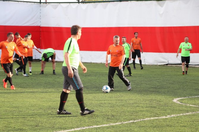 Aksaray protokolü ‘Öncelik Hayatın, Öncelik Yayanın’ futbol maçı yaptı