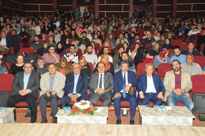 Akşehir’de Hayati İnanç’tan “Can Veren Pervaneler” konferansı