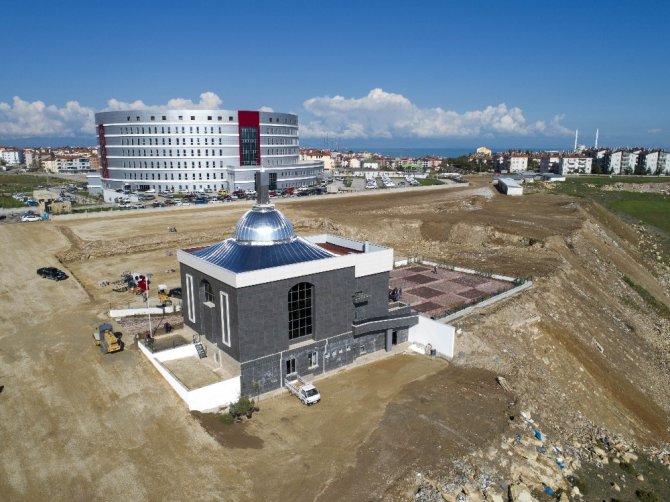 Beyşehir’de hayırsever ailenin yaptırdığı cami dualarla ibadete açıldı