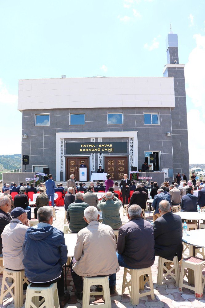 Beyşehir’de hayırsever ailenin yaptırdığı cami dualarla ibadete açıldı