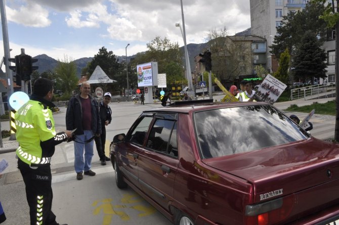 Engelli öğrencilerden trafik uygulaması