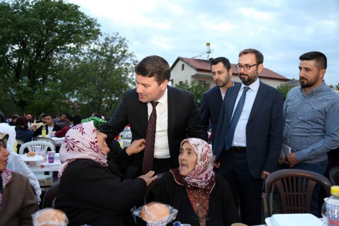 Aksaray Belediyesinin ilk iftarında 2 bin kişi bir araya geldi