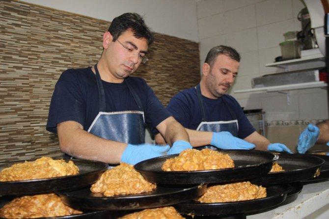 İftar ve sahur sofralarının vazgeçilmezi tahinli pide