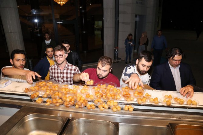 Kazada ölen üniversite öğrencisi Önder’in anısına lokma dağıtıldı