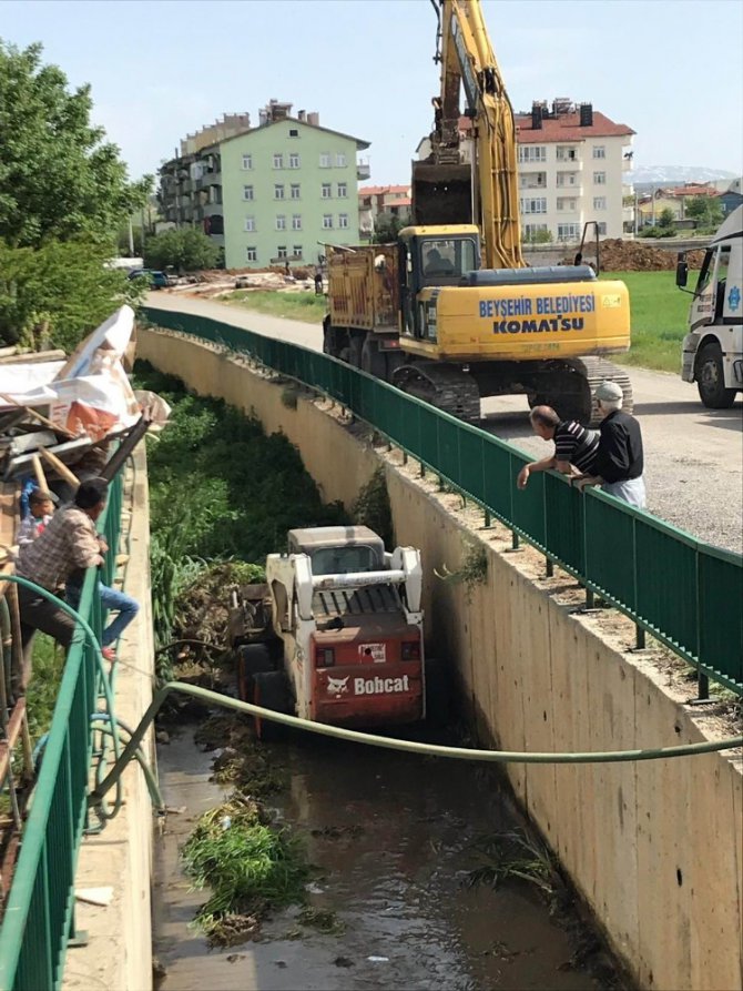 Beyşehir’de kanal ve kanaletlerde temizlik çalışması