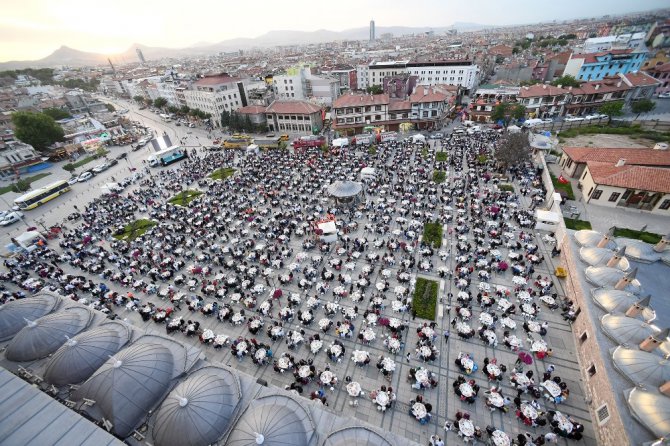 Konya’da ümmetin yetimleri kardeşlik iftarında buluştu