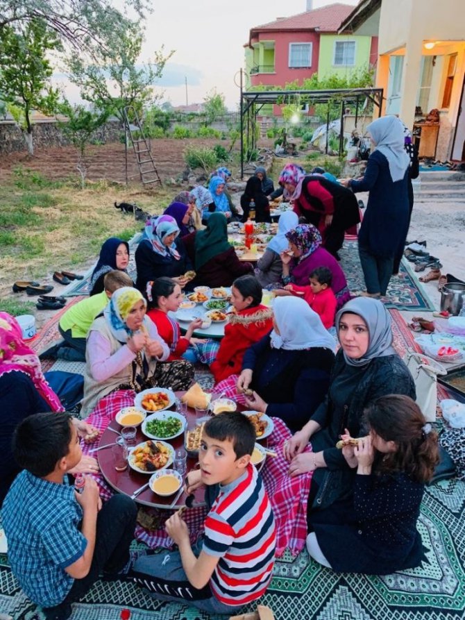 AK Kadınlar’dan iftar programı