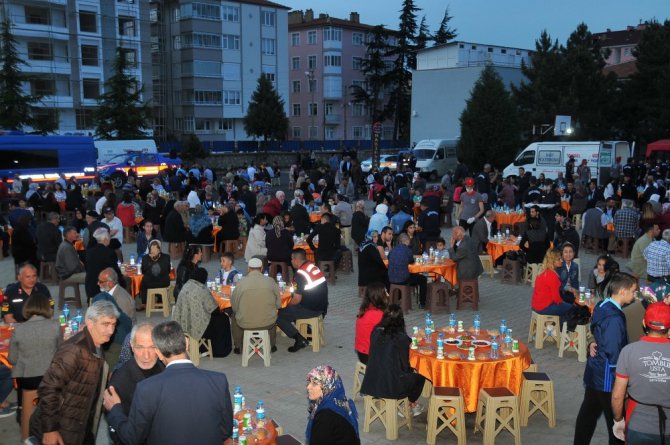 Akşehir’de şehit ve gazi ailelerine iftar yemeği