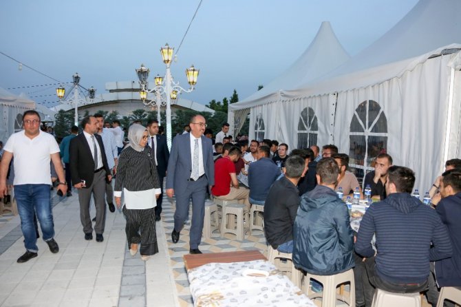 Meram Belediyesi ailesi iftarda buluştu