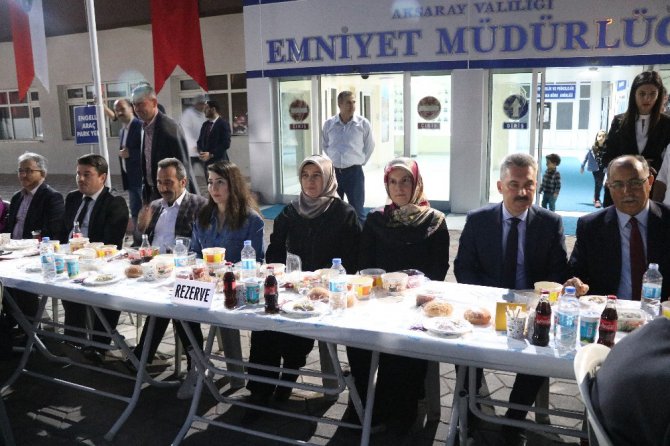 Aksaray emniyetinden iftar programı