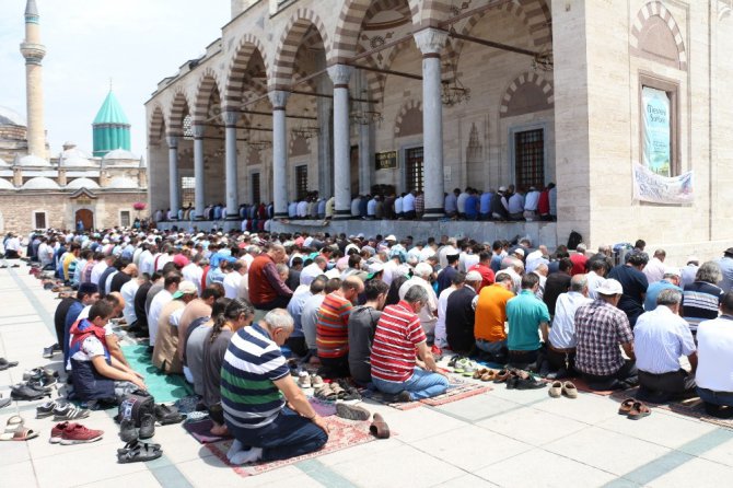 Ramazan’ın son cuma gününde camiler doldu taştı