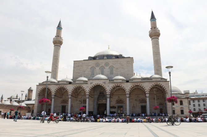 Ramazan’ın son cuma gününde camiler doldu taştı