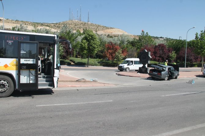 Konya’da otobüs ile otomobil çarpıştı: 4 yaralı