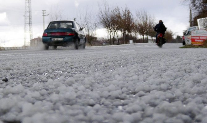 Aksaray’da tarım arazilerini dolu vurdu