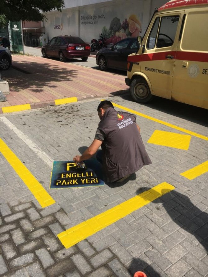 Caddelerde engelli araç park yerleri belirlendi