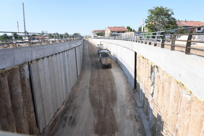 Başkan Altay, Yeni YHT Garı Alt Geçidi inşaatını inceledi