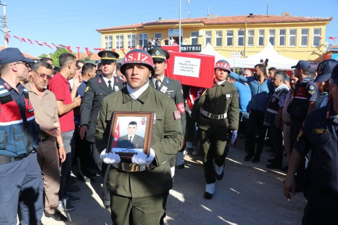 Aksaraylı şehit son yolculuğuna uğurlandı