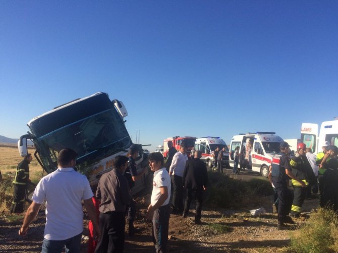 Aksaray’da yolcu otobüsü devrildi: 15 yaralı