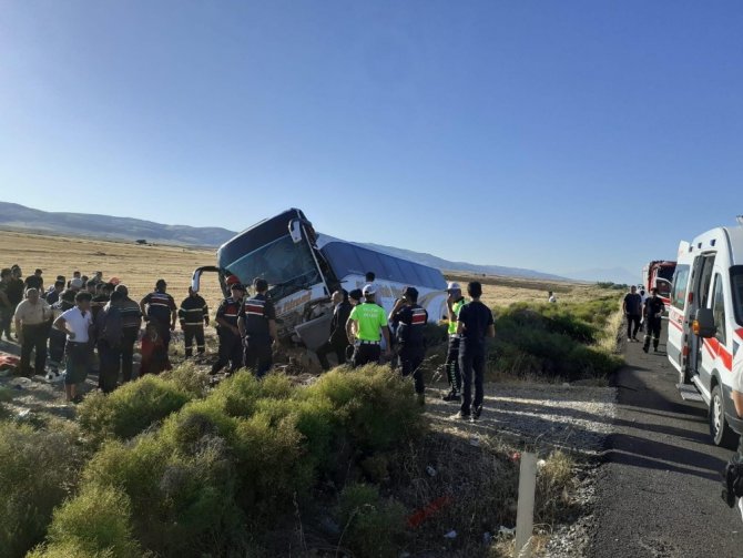 Aksaray’da yolcu otobüsü devrildi: 15 yaralı