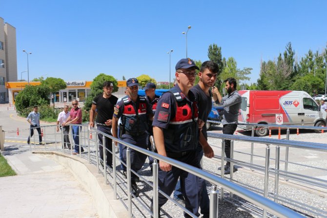 Üzerine traktör sürülen genç öldü, babası yaralandı