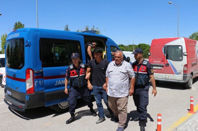 Üzerine traktör sürülen genç öldü, babası yaralandı