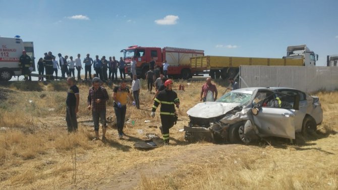 Aksaray’da otomobil şarampole devrildi: 2 yaralı