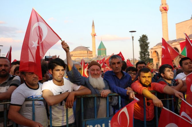 15 Temmuz’un yıl dönümünde binlerce kişi Mevlana Meydanı’na akın etti