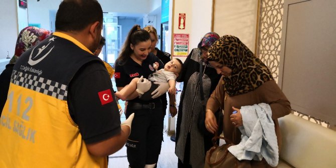 Aksaray’da ağaç devrildi: 2 yaralı