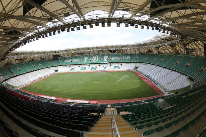 Konya Büyükşehir Stadyumunun çim zemini yenilendi